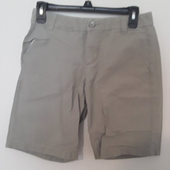 Khakis by Gap ladies size 00,boyfriend rollup light 100% cotton shorts - Picture 1 of 6